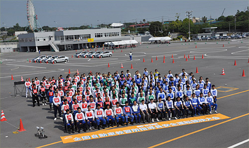 『第10回全国自動車教習所指導員安全運転競技大会』イメージ